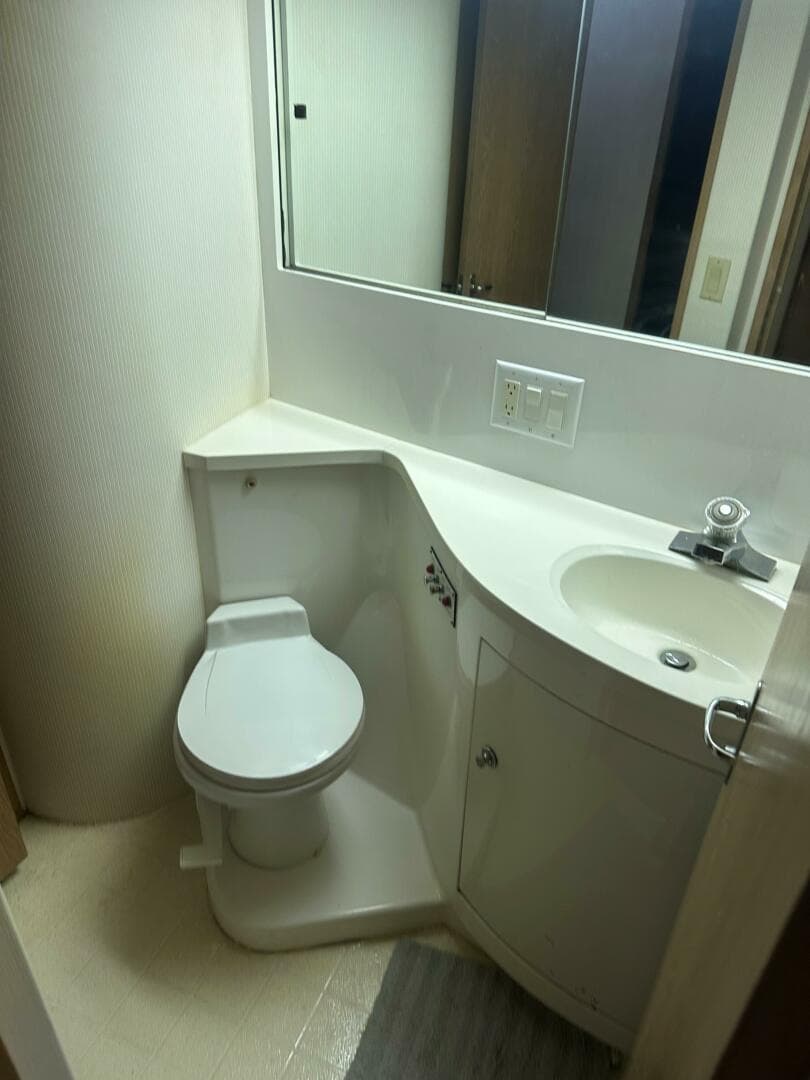 1996 Hatteras 50 Convertilble — photo 39