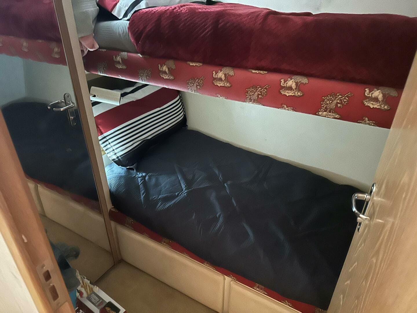 1996 Hatteras 50 Convertilble — photo 17