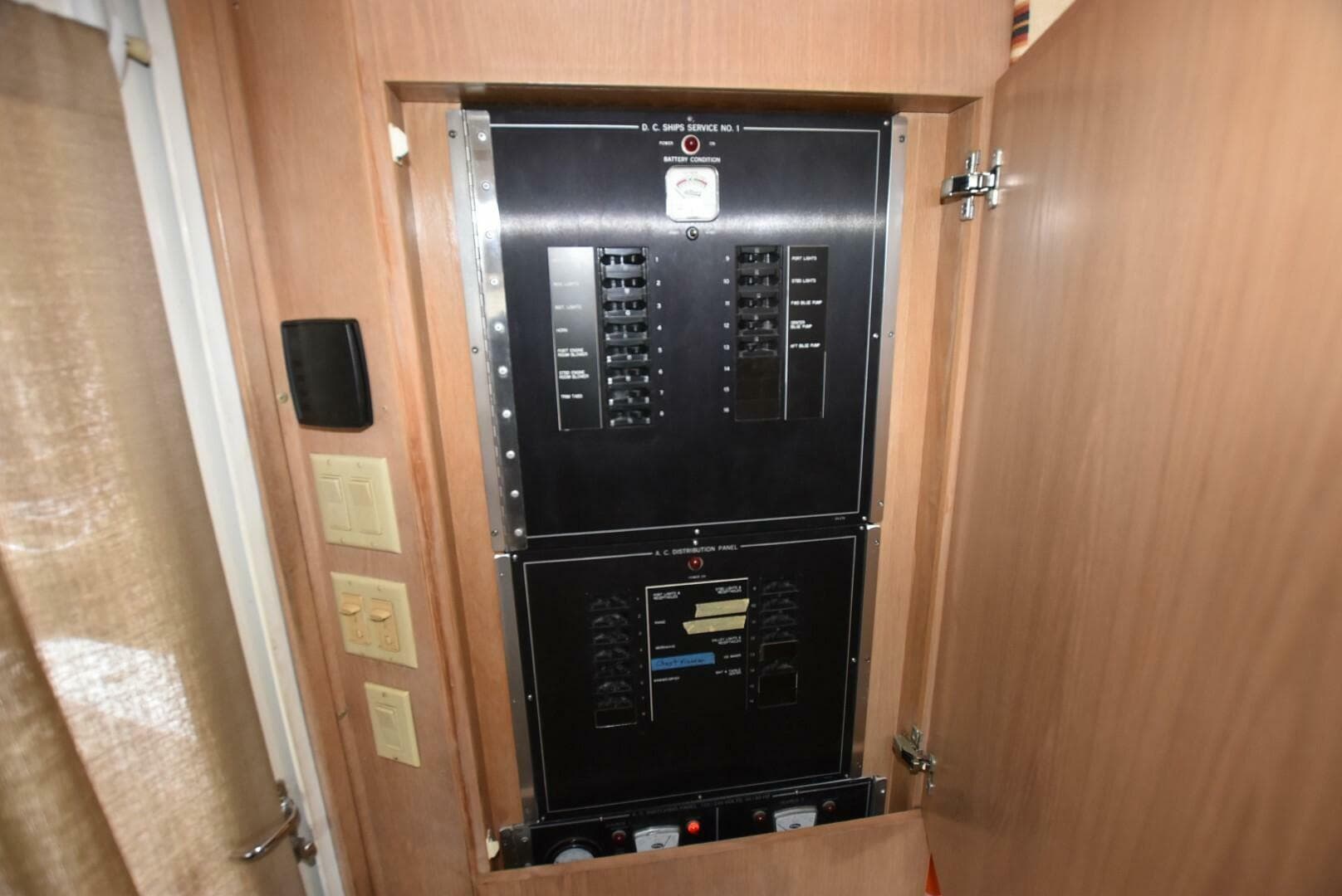 1996 Hatteras 50 Convertilble — photo 15