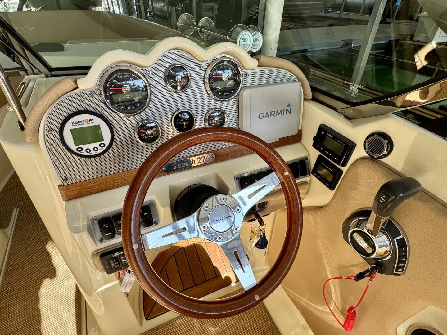 2018 Chris-Craft Launch 27 Heritage Trim Edition - Surf — photo 24