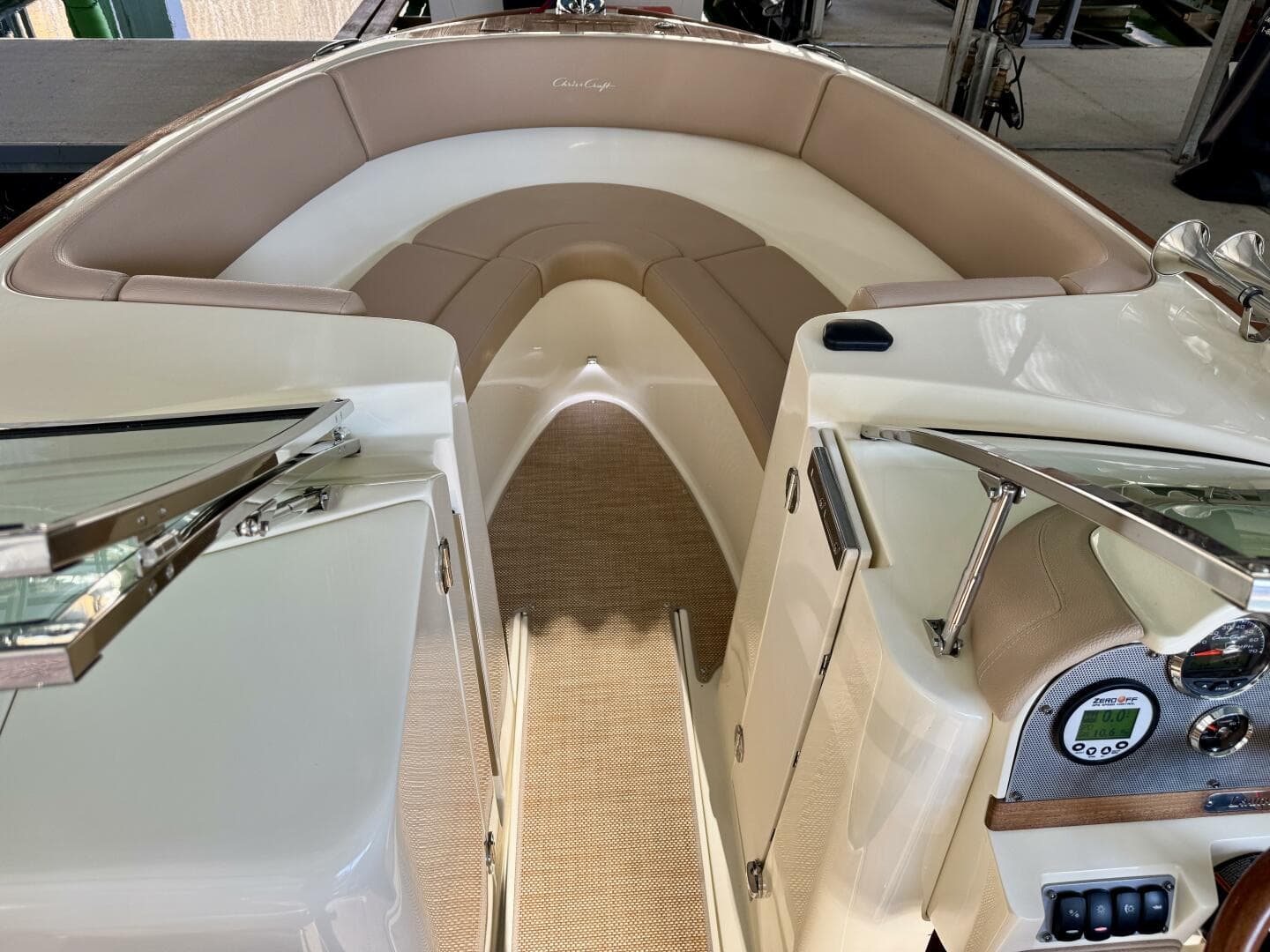 2018 Chris-Craft Launch 27 Heritage Trim Edition - Surf — photo 43