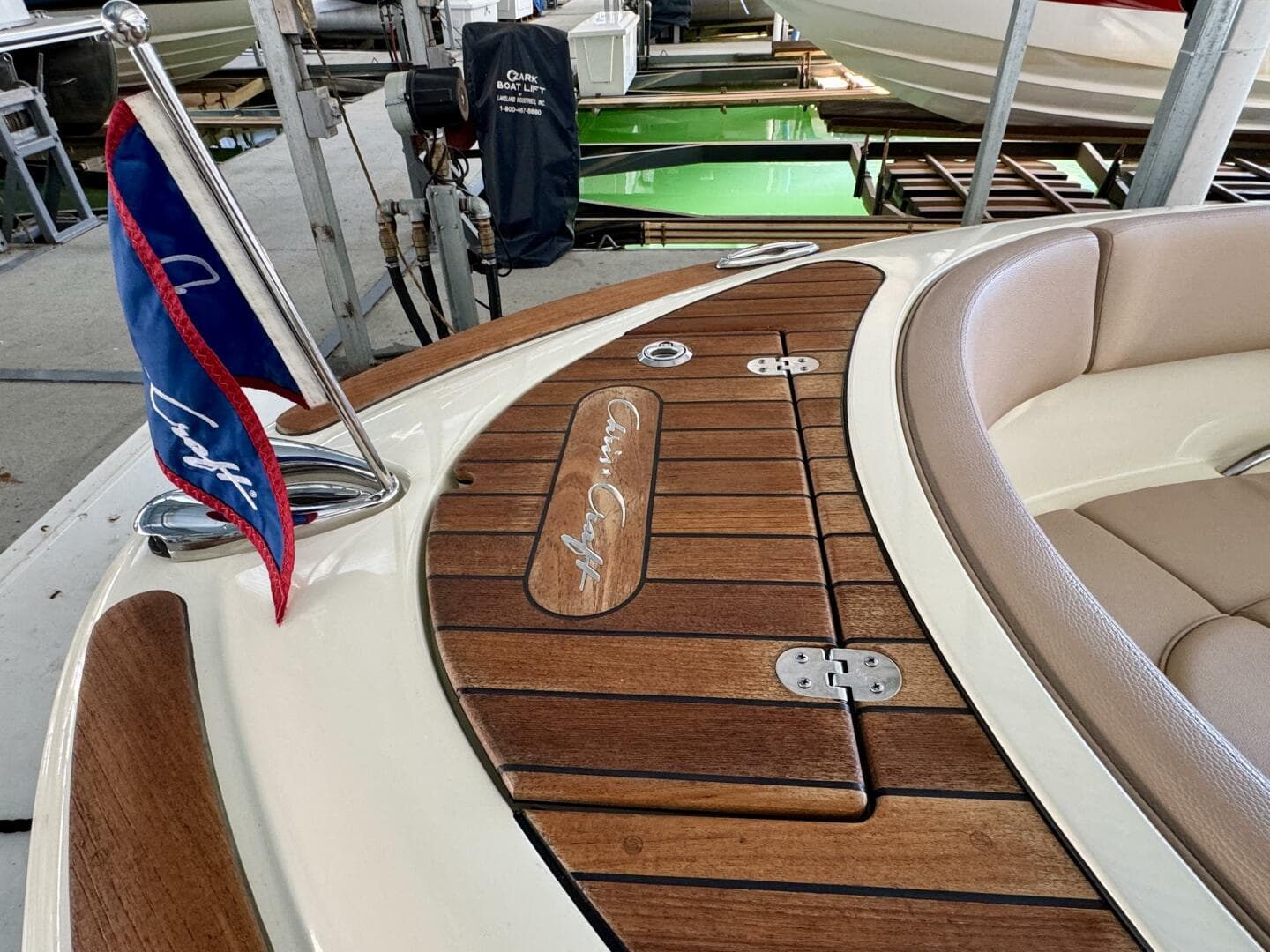 2018 Chris-Craft Launch 27 Heritage Trim Edition - Surf — photo 48