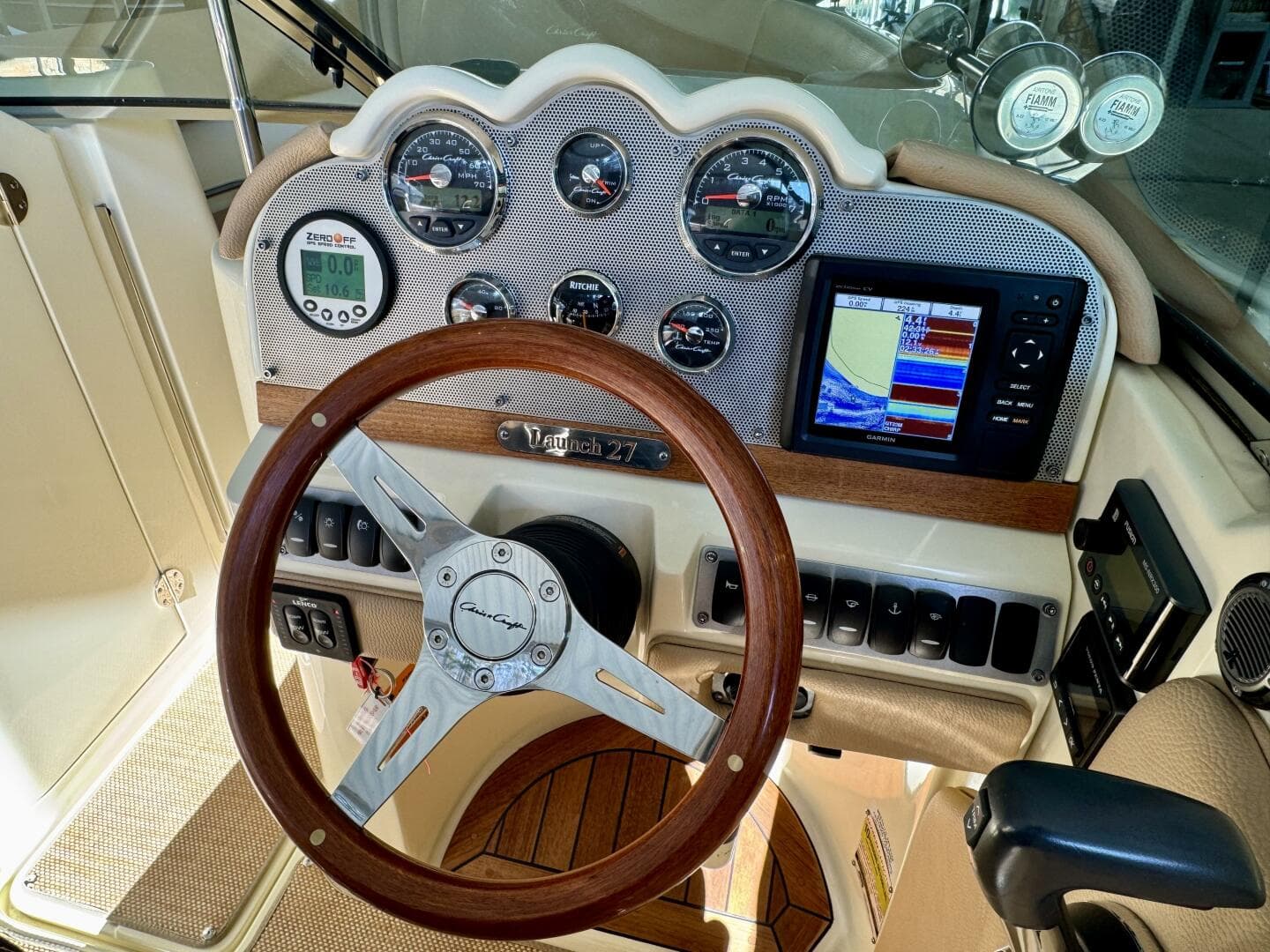 2018 Chris-Craft Launch 27 Heritage Trim Edition - Surf — photo 27