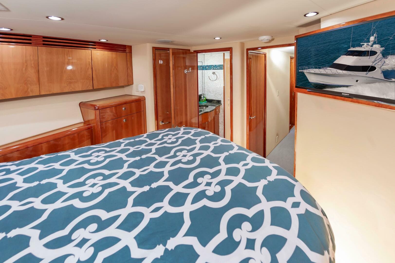 2008 Hatteras 64 Enclosed Bridge — photo 60