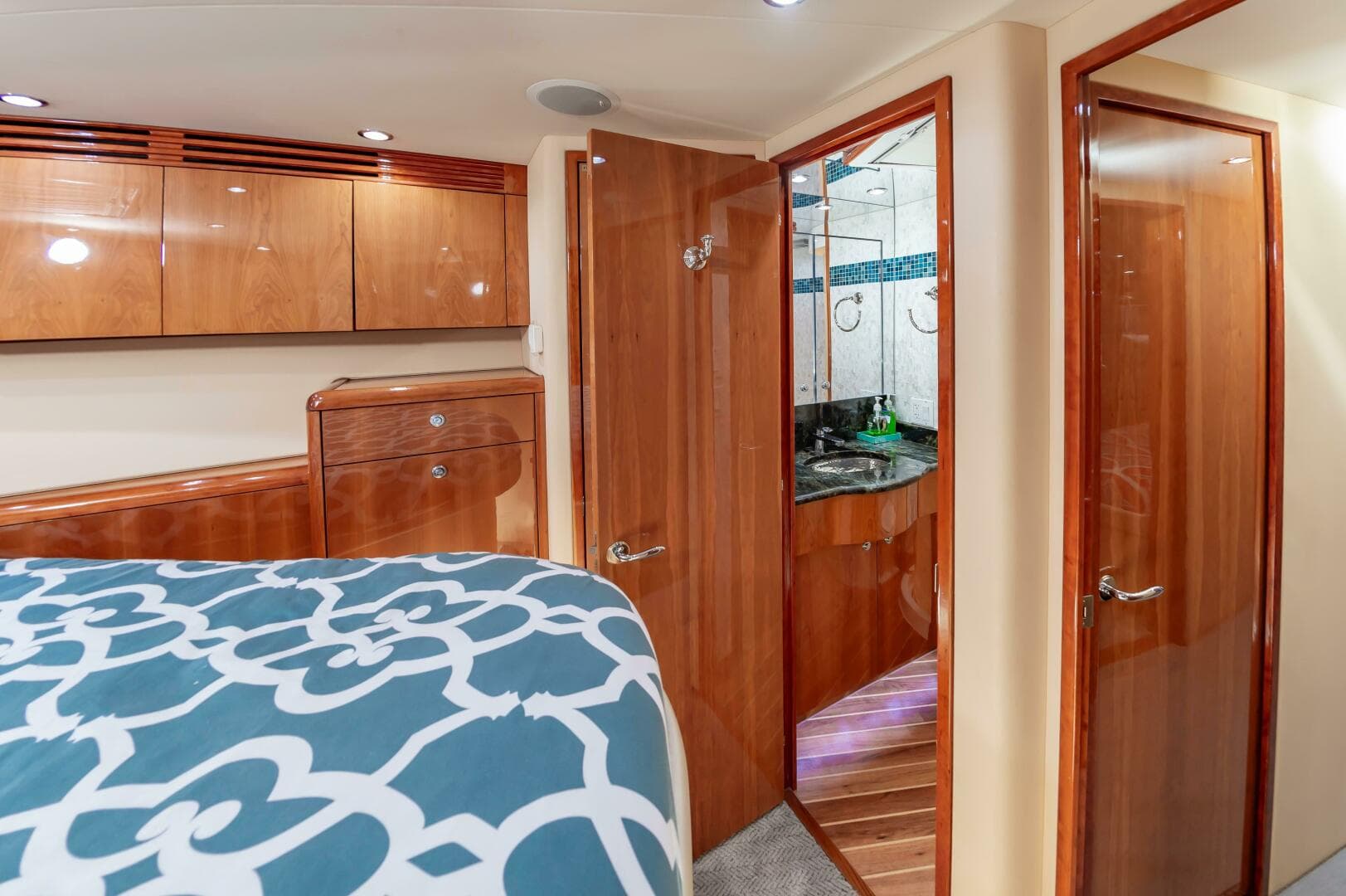 2008 Hatteras 64 Enclosed Bridge — photo 59