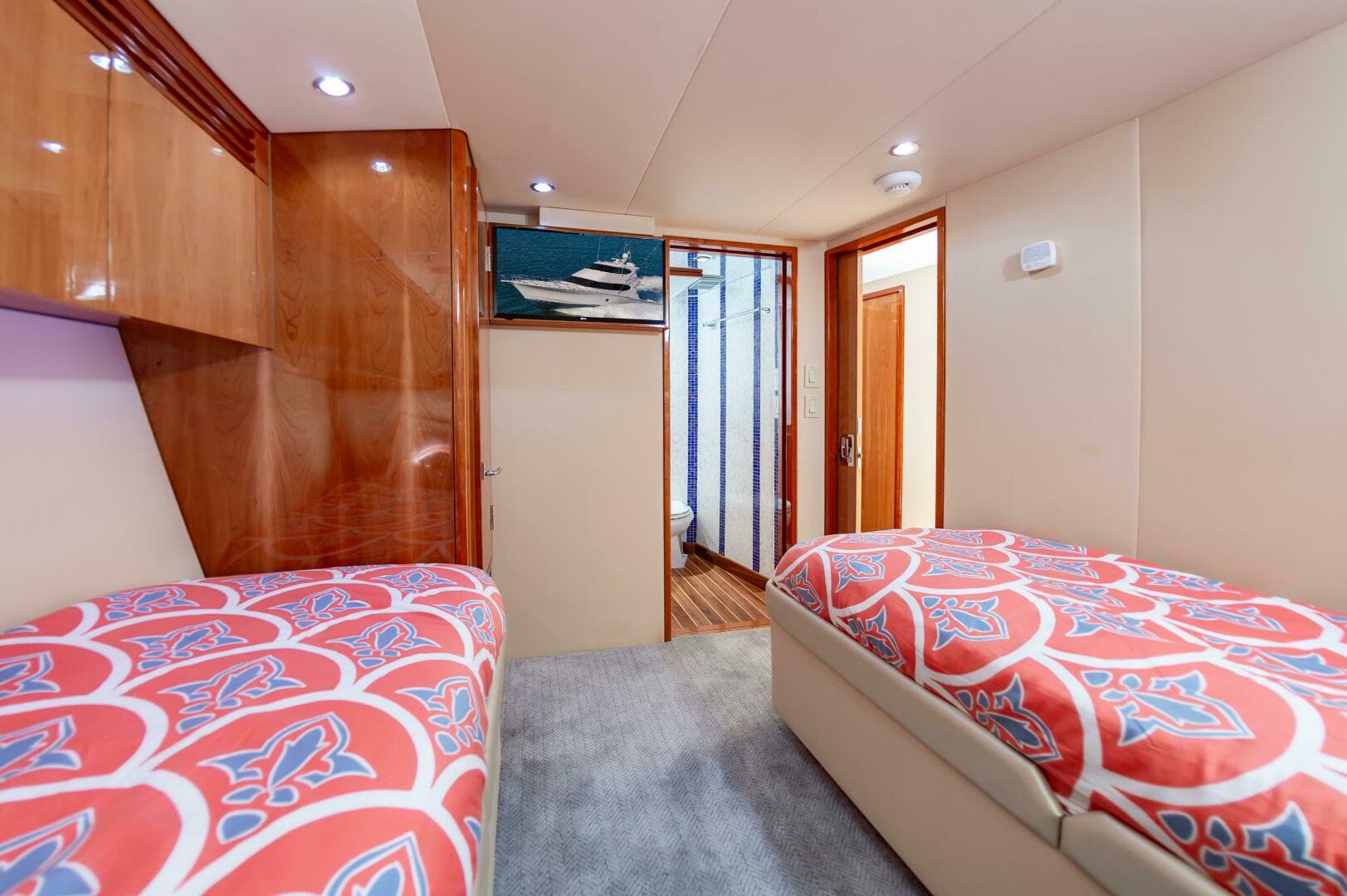 2008 Hatteras 64 Enclosed Bridge — photo 54