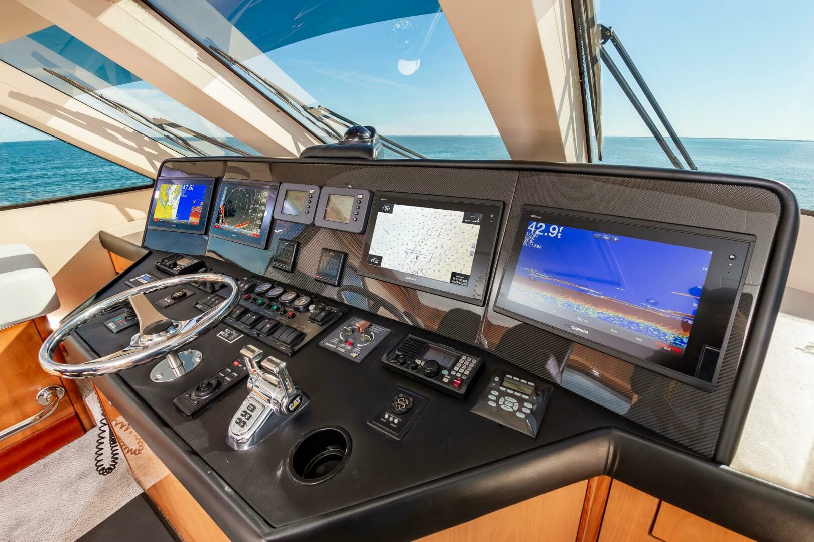 2008 Hatteras 64 Enclosed Bridge — photo 18