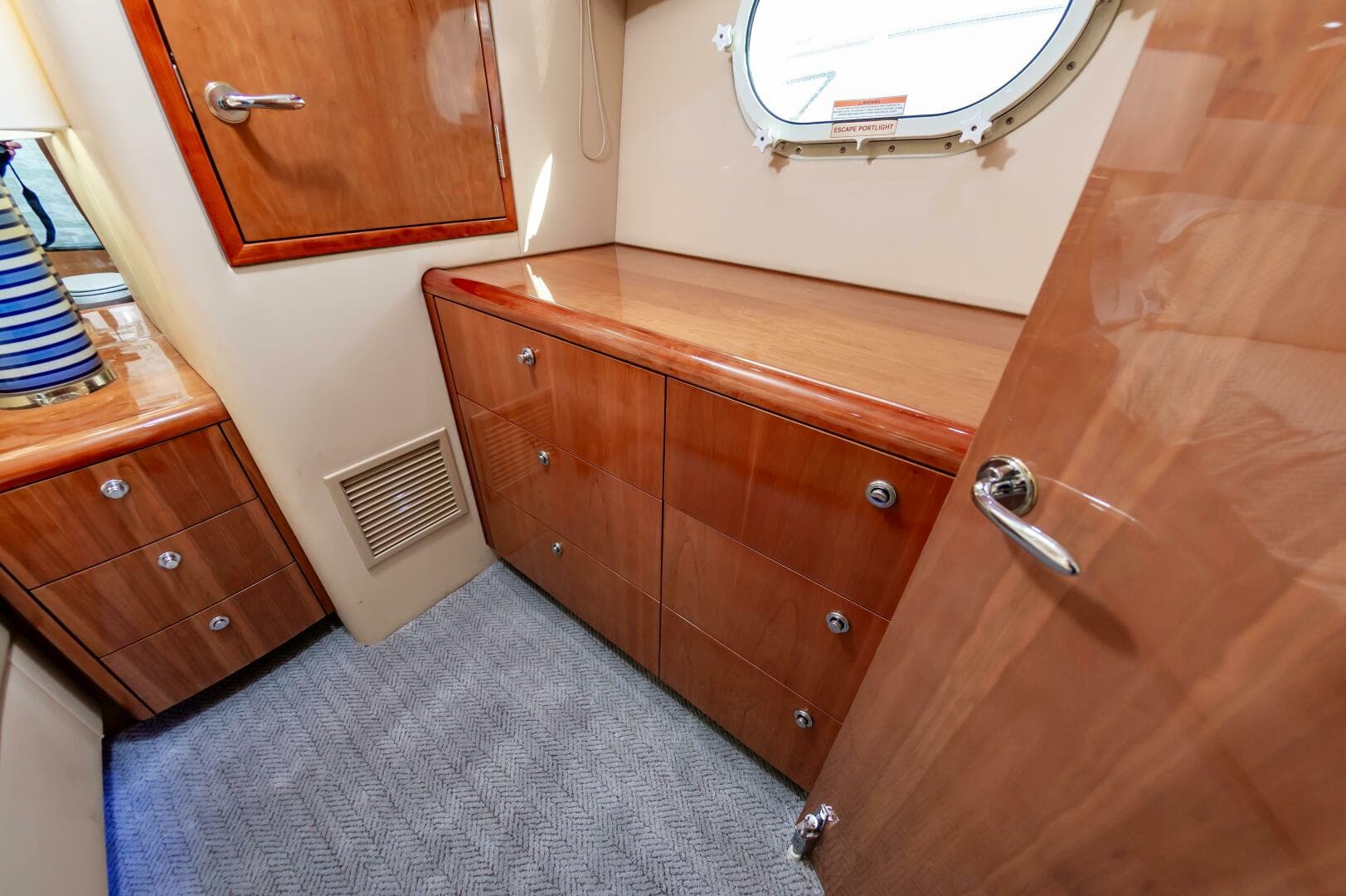 2008 Hatteras 64 Enclosed Bridge — photo 46