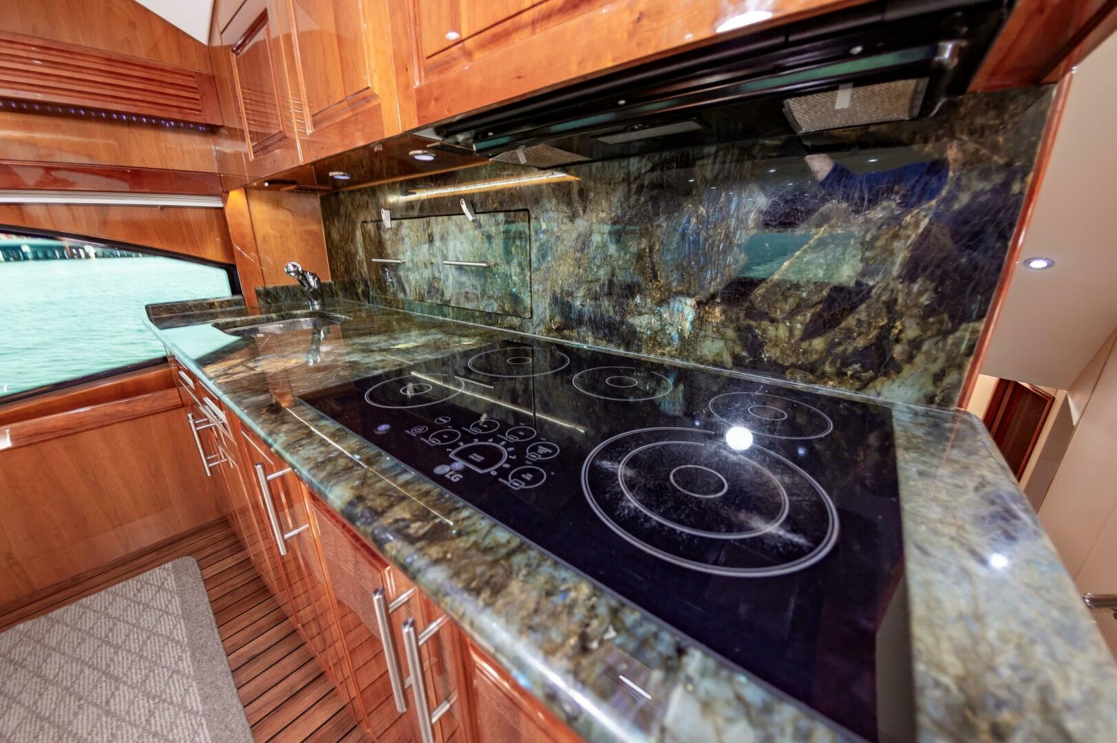 2008 Hatteras 64 Enclosed Bridge — photo 41