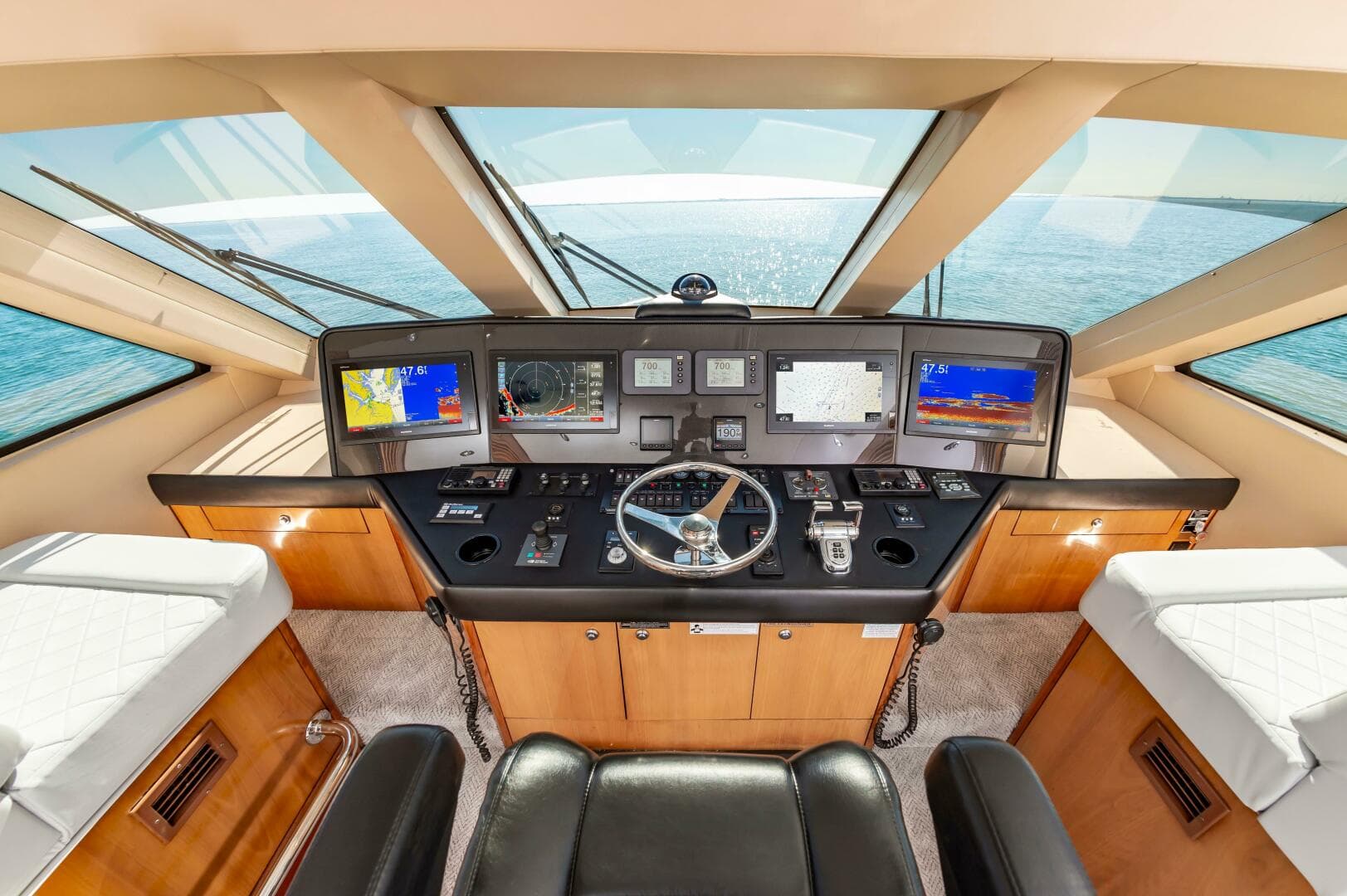 2008 Hatteras 64 Enclosed Bridge — photo 16
