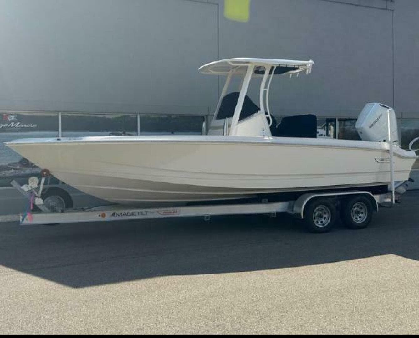 2023 Boston Whaler 250 Dauntless — photo 1