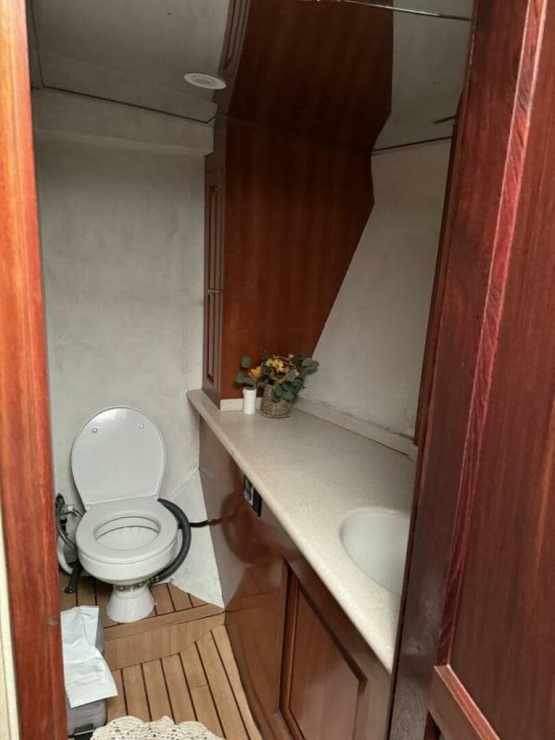 1980 Hatteras Convertible — photo 66