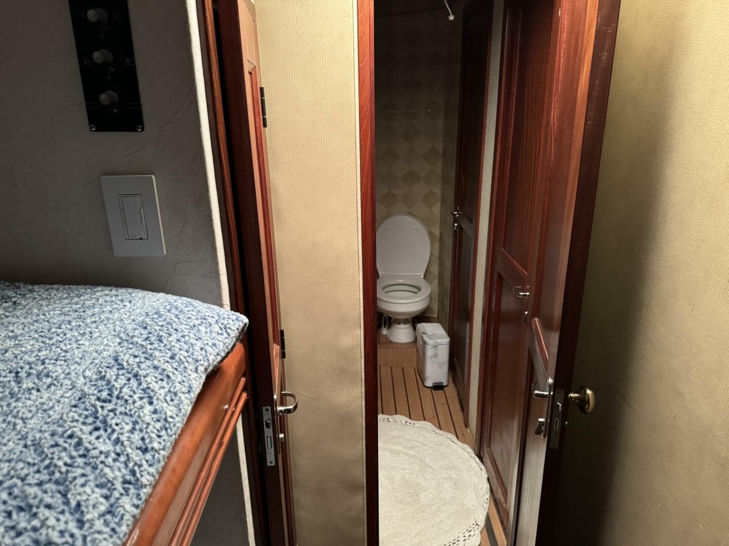 1980 Hatteras Convertible — photo 59