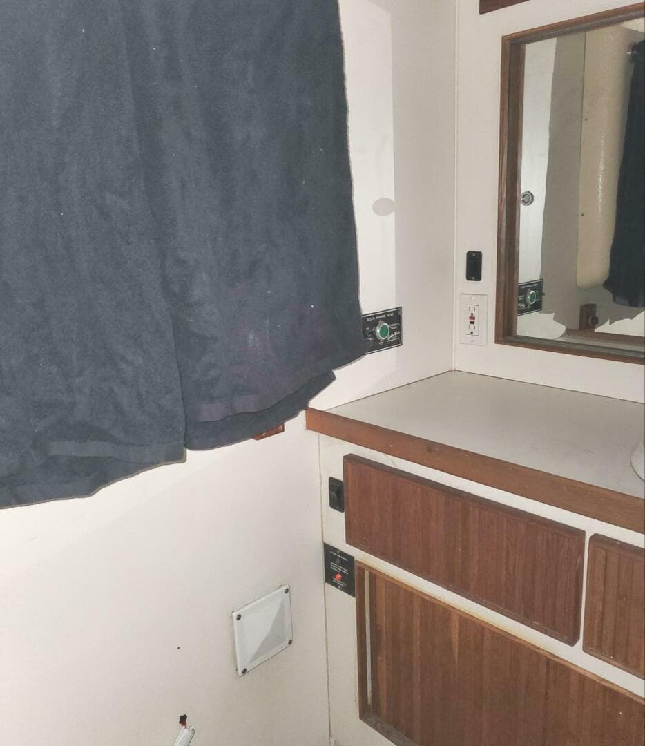 1988 Bertram 37 Convertible — photo 20