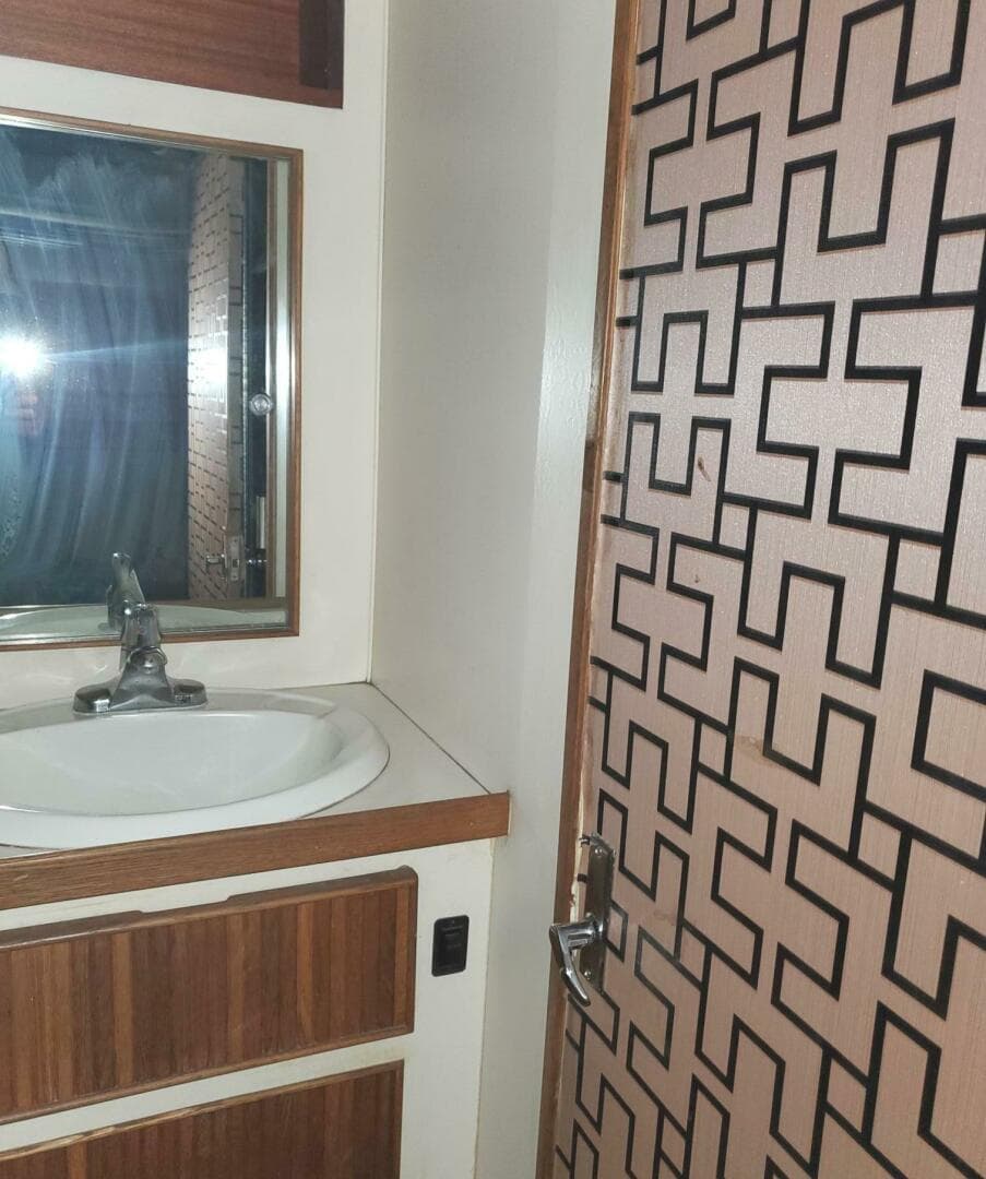 1988 Bertram 37 Convertible — photo 7