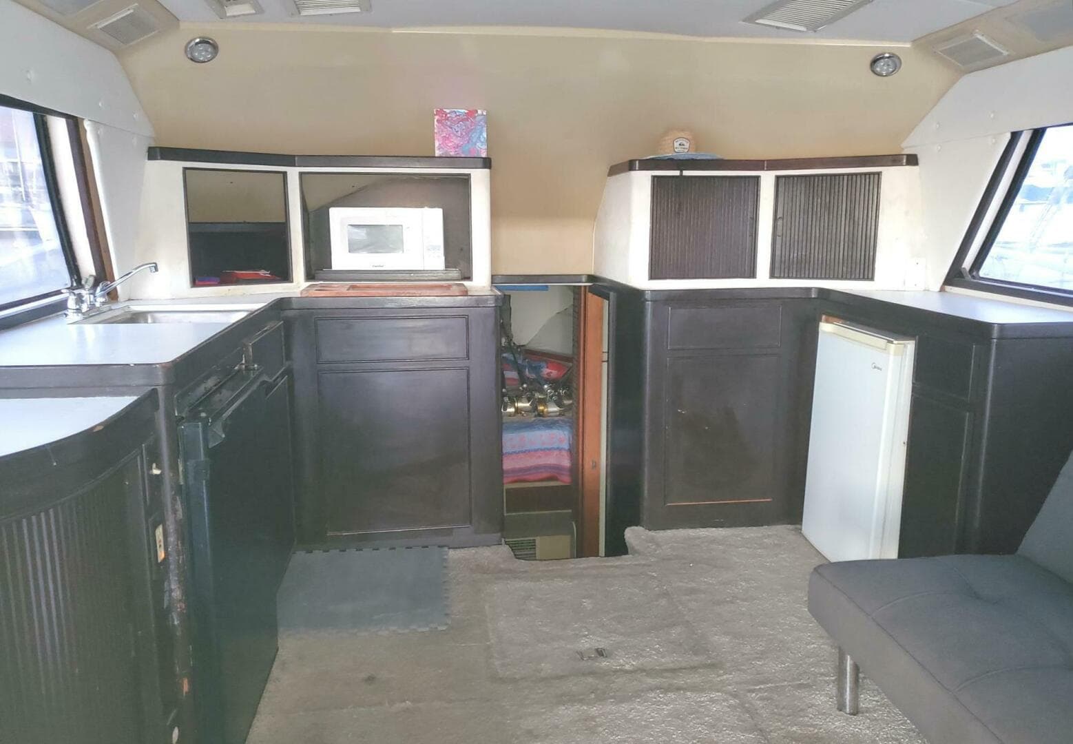 1988 Bertram 37 Convertible — photo 12