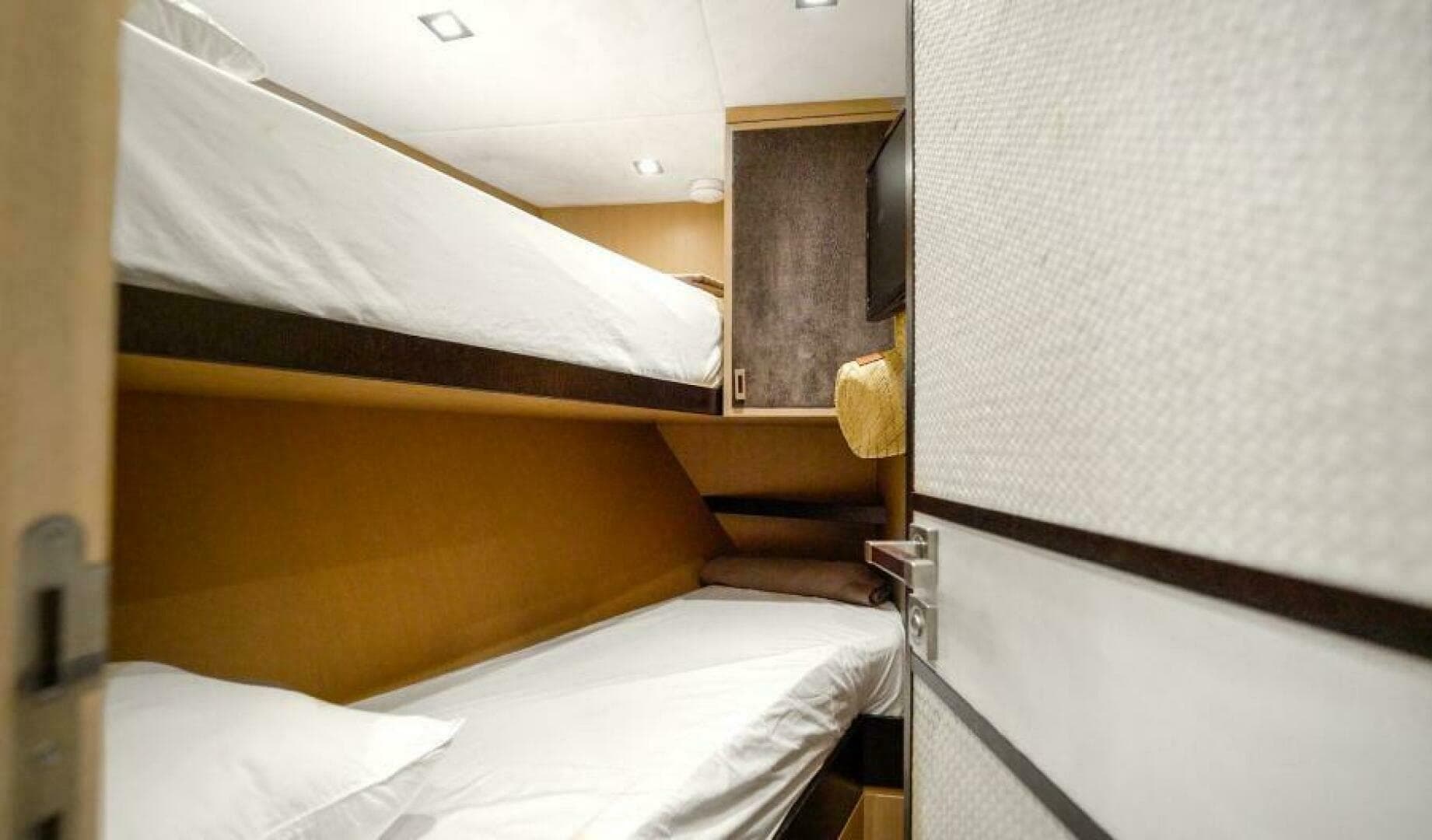 2015 Monte Carlo Yachts 86 — photo 70