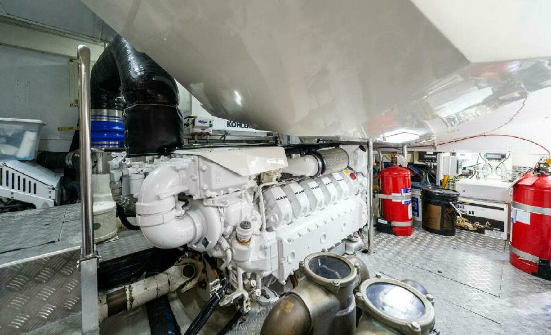 2015 Monte Carlo Yachts 86 — photo 76