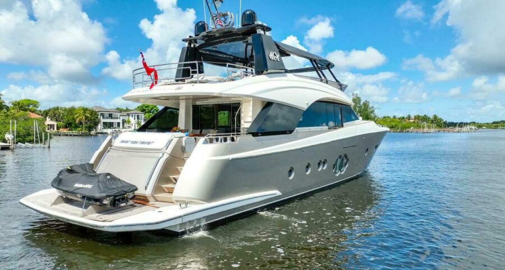 2015 Monte Carlo Yachts 86 — photo 8