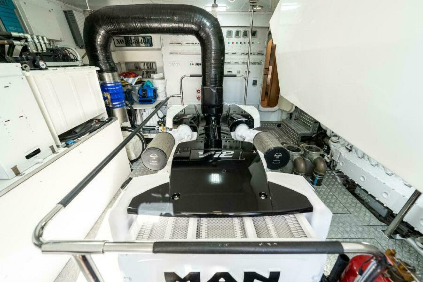 2015 Monte Carlo Yachts 86 — photo 79