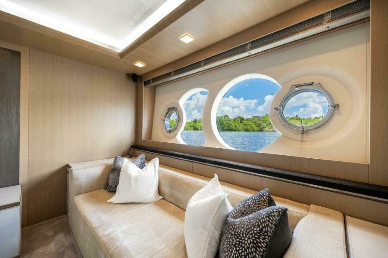 2015 Monte Carlo Yachts 86 — photo 60