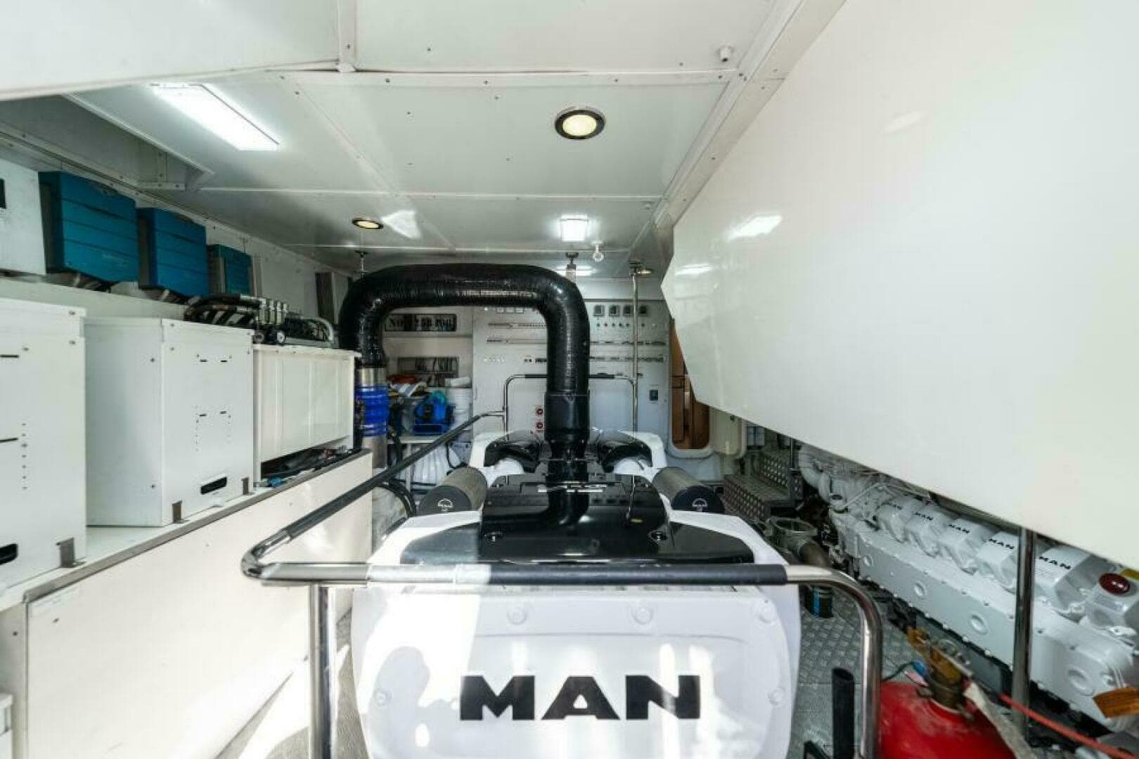 2015 Monte Carlo Yachts 86 — photo 77