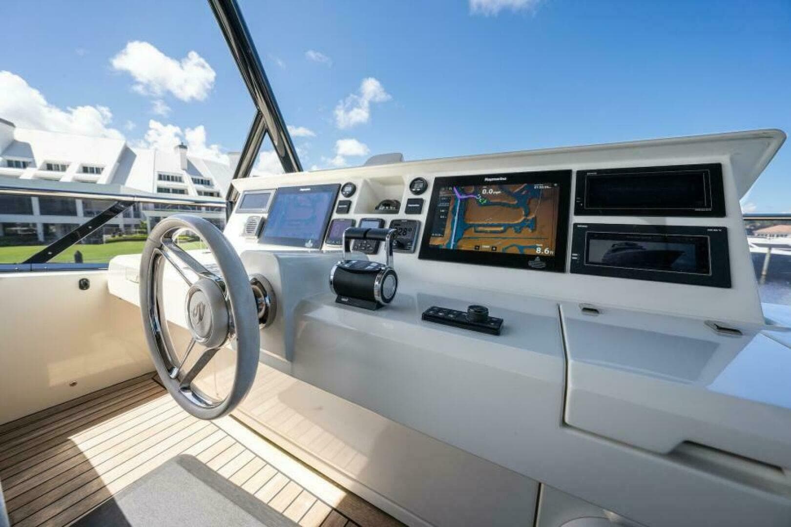 2015 Monte Carlo Yachts 86 — photo 40
