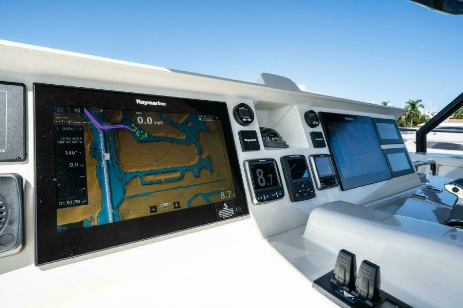 2015 Monte Carlo Yachts 86 — photo 43