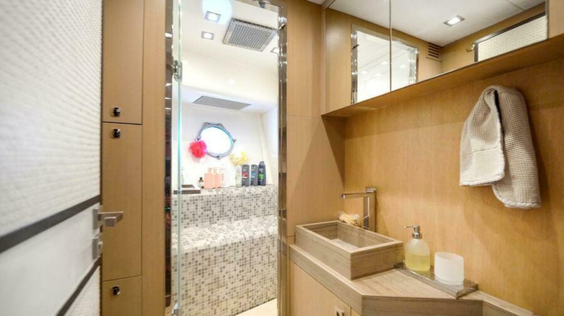 2015 Monte Carlo Yachts 86 — photo 71