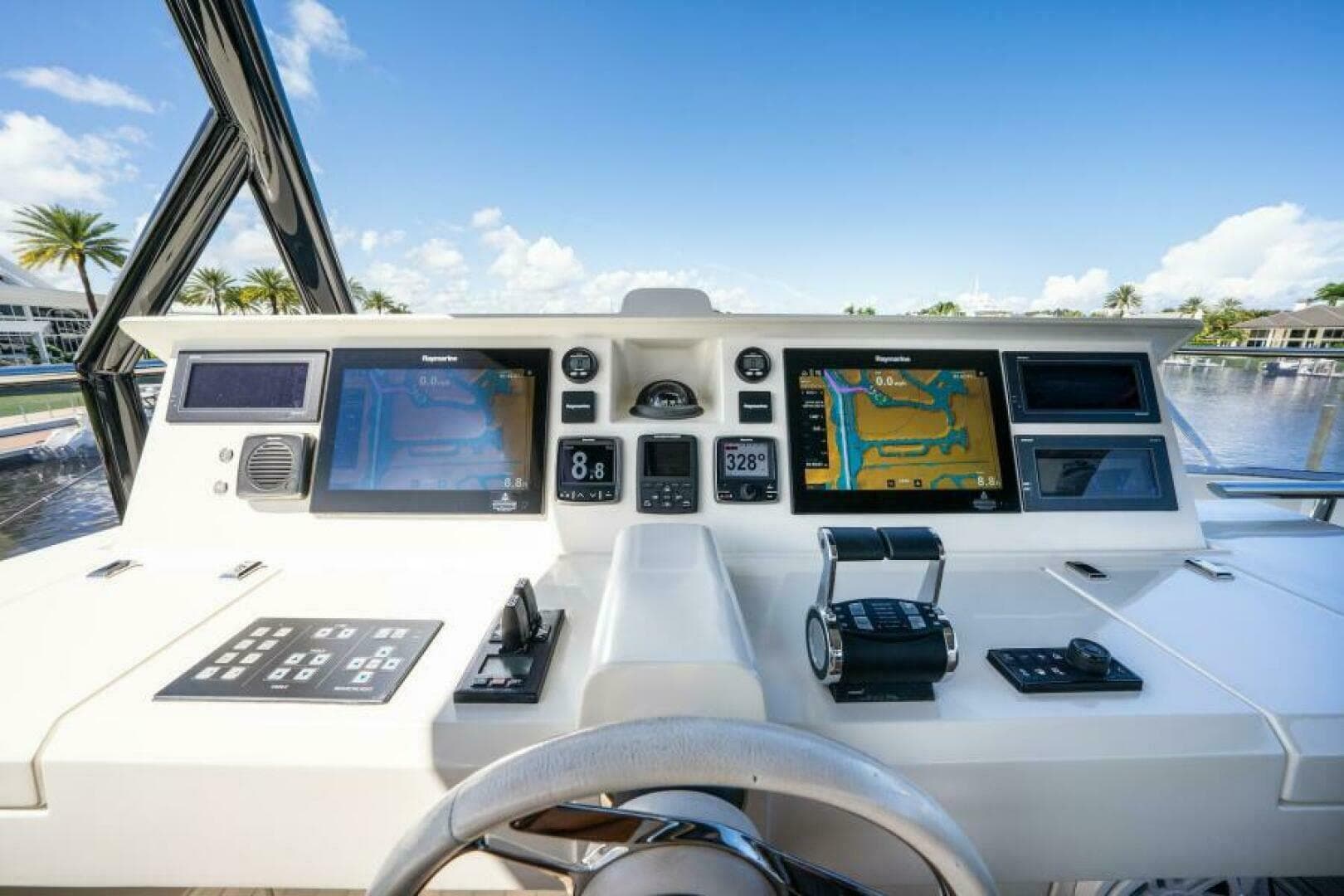 2015 Monte Carlo Yachts 86 — photo 41