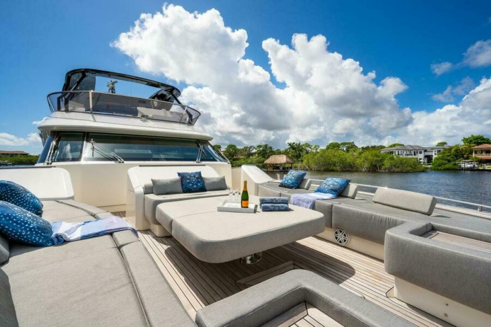 2015 Monte Carlo Yachts 86 — photo 16