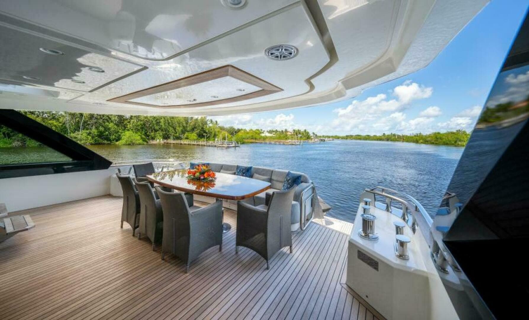 2015 Monte Carlo Yachts 86 — photo 21
