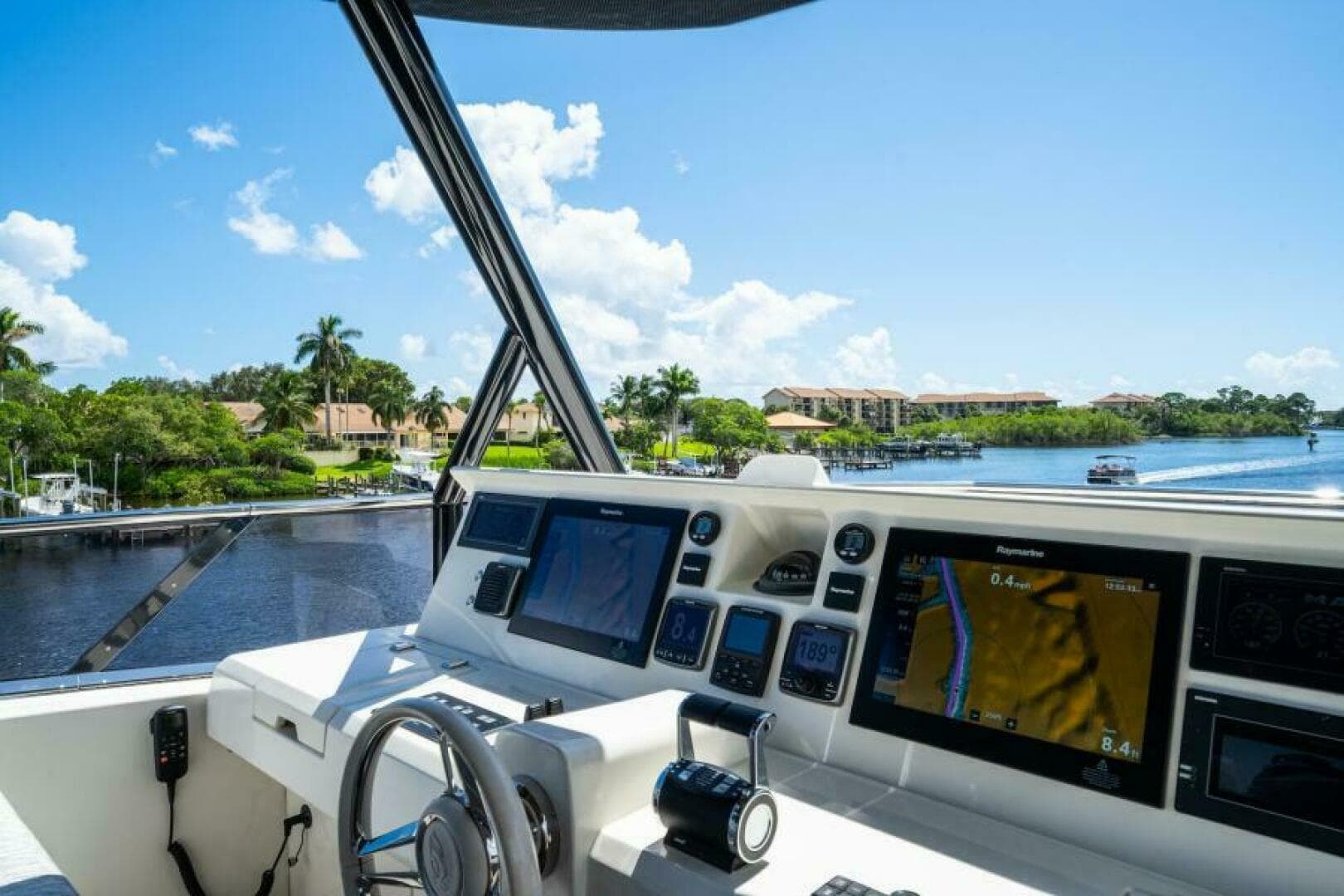 2015 Monte Carlo Yachts 86 — photo 42