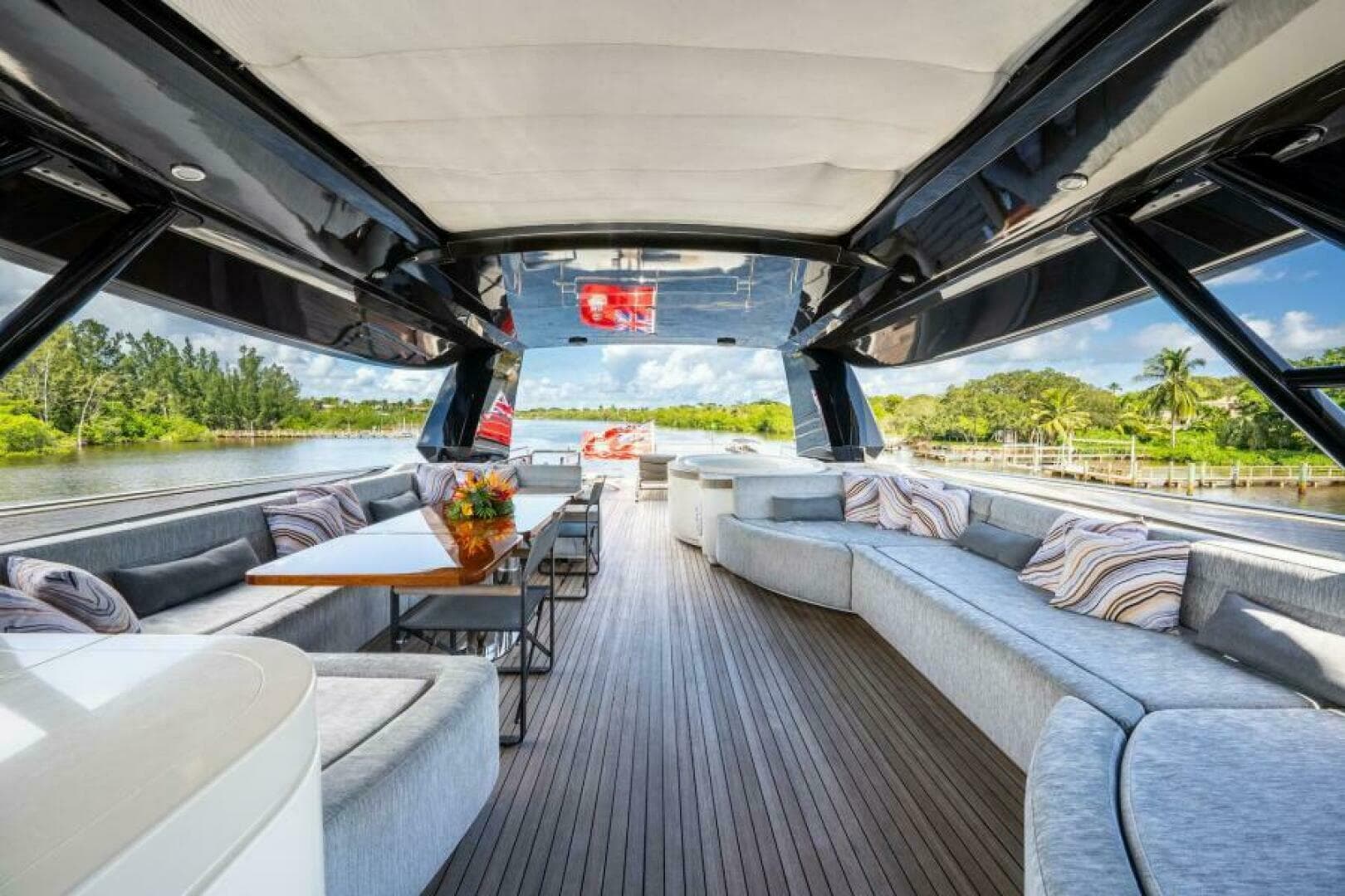 2015 Monte Carlo Yachts 86 — photo 29