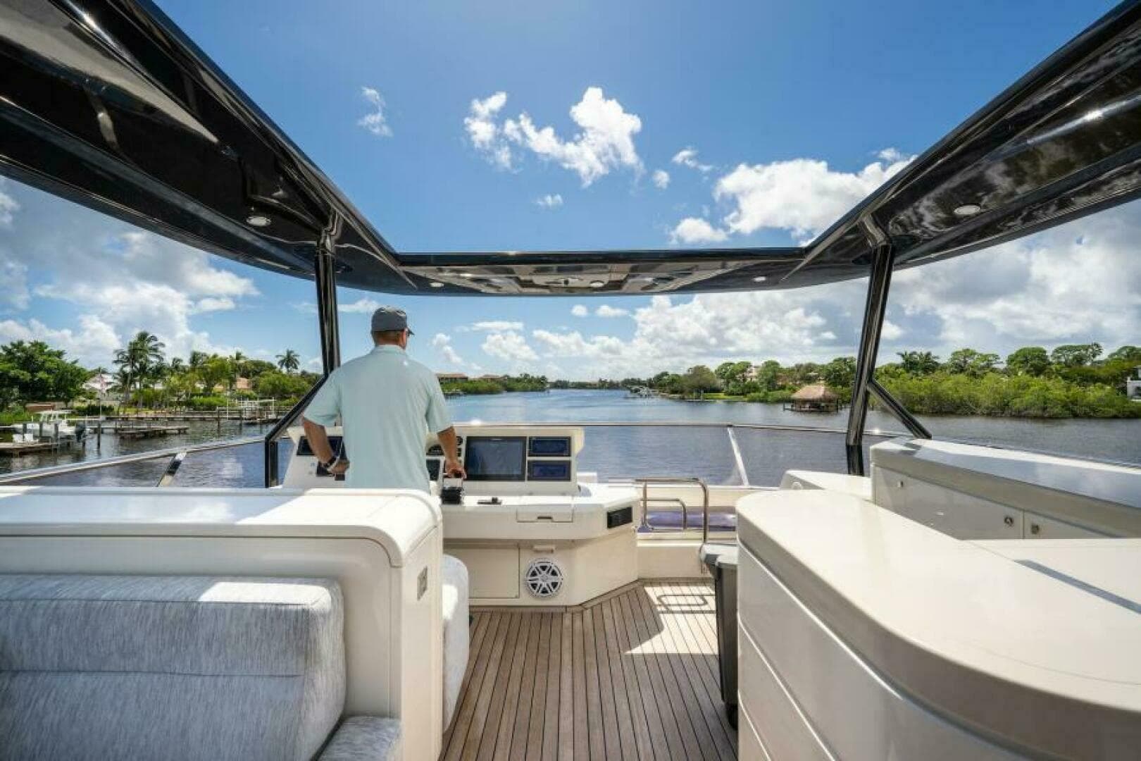 2015 Monte Carlo Yachts 86 — photo 36