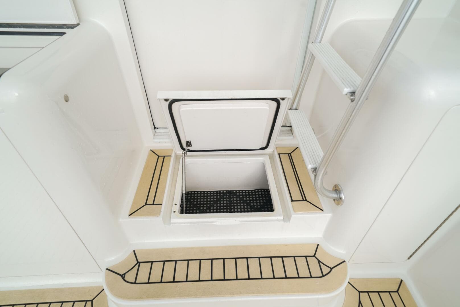 2007 Viking 45 Convertible — photo 32