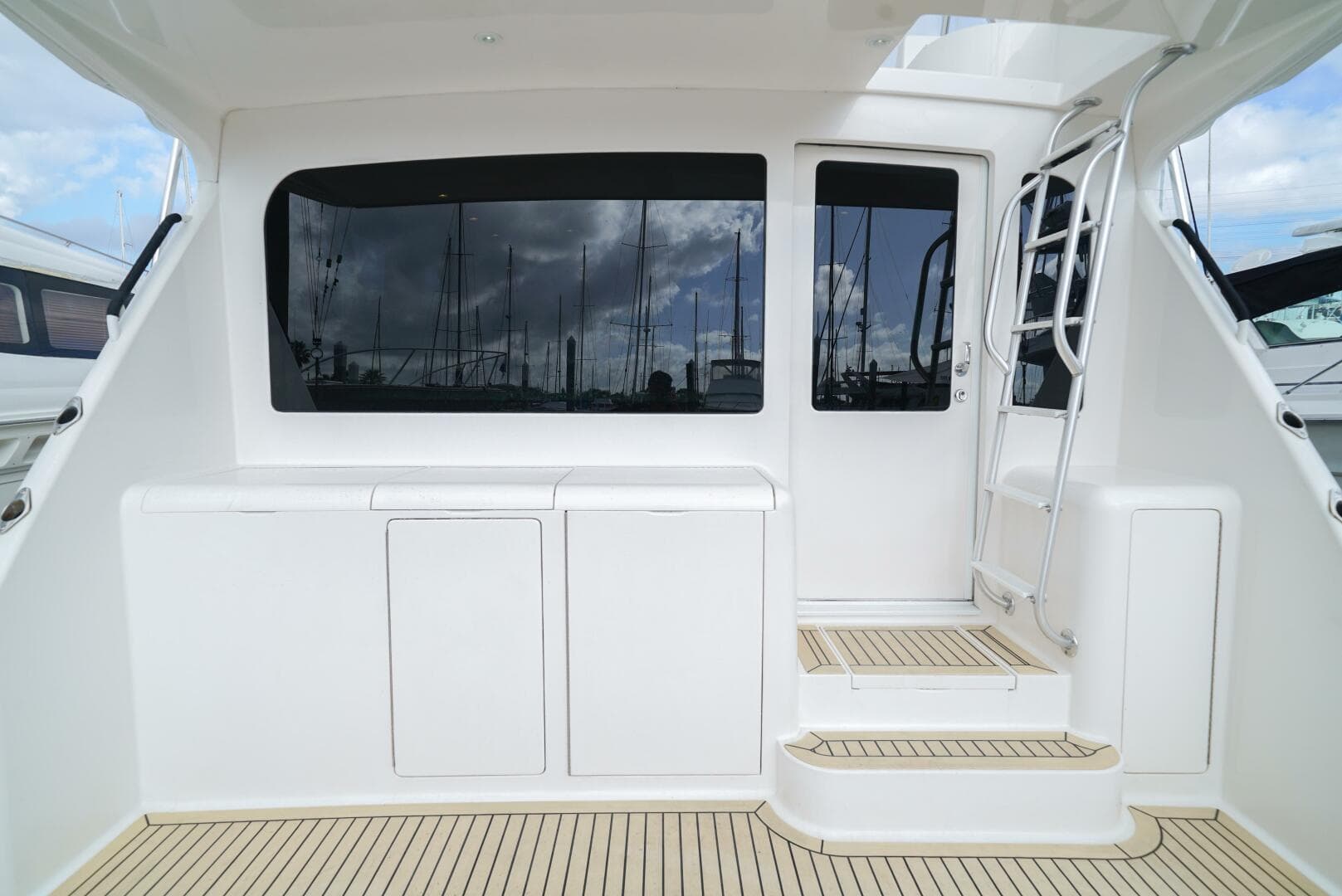 2007 Viking 45 Convertible — photo 23