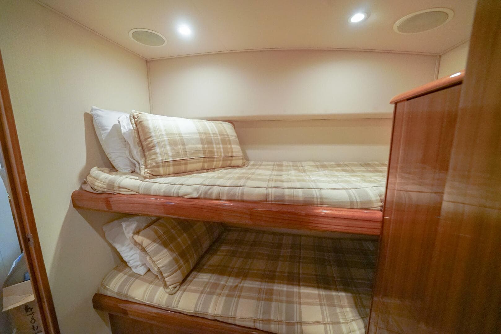 2007 Viking 45 Convertible — photo 19