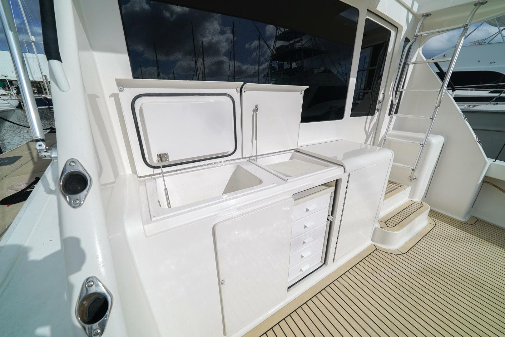 2007 Viking 45 Convertible — photo 26