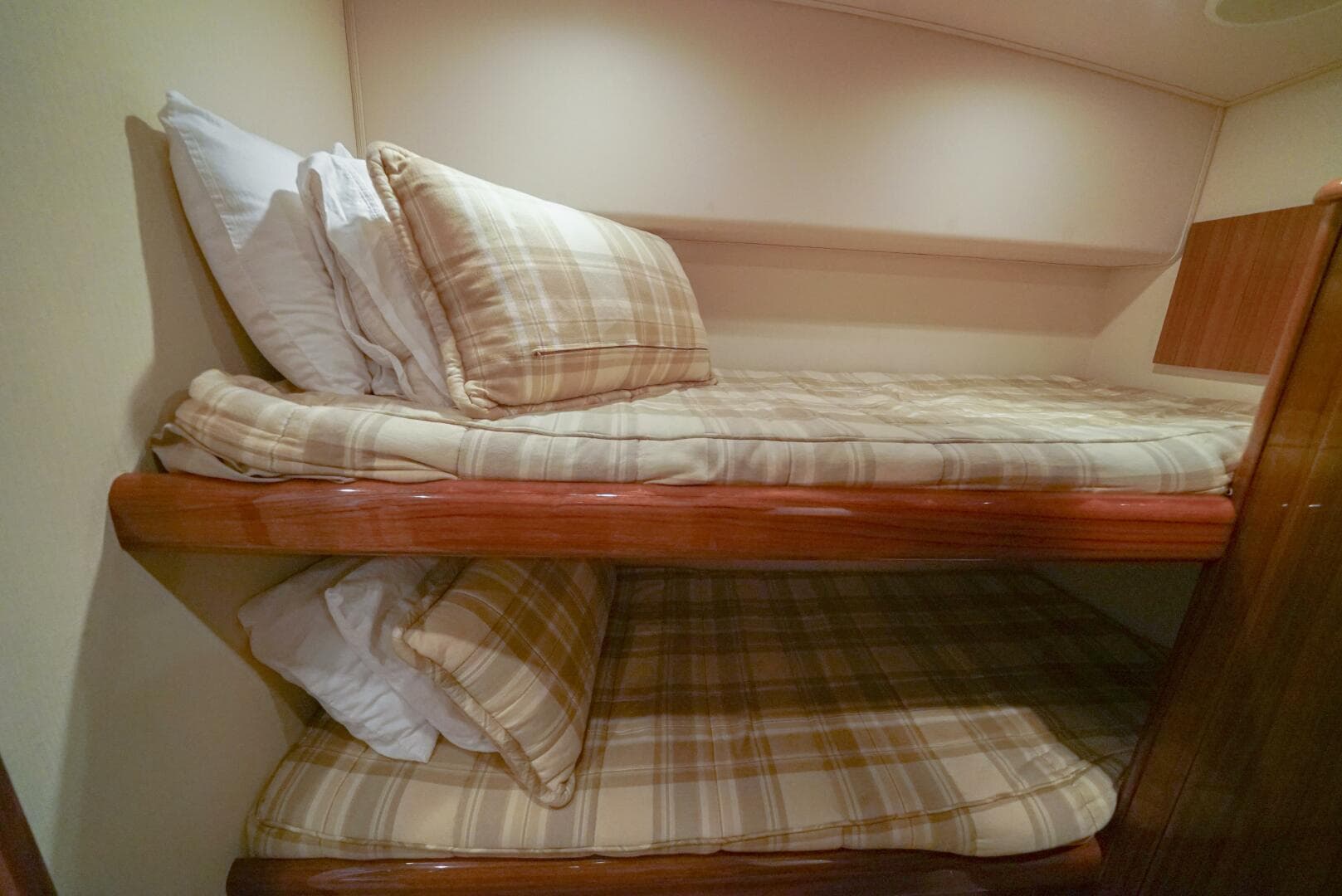 2007 Viking 45 Convertible — photo 20