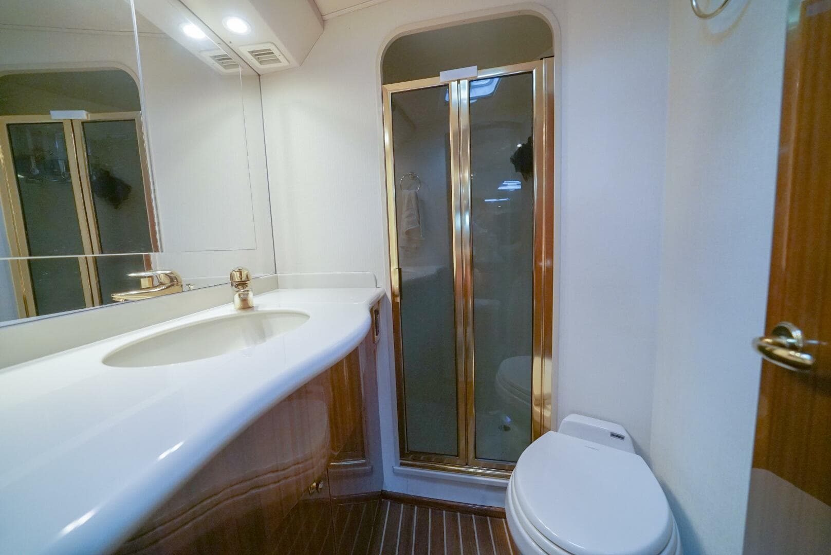 2007 Viking 45 Convertible — photo 17