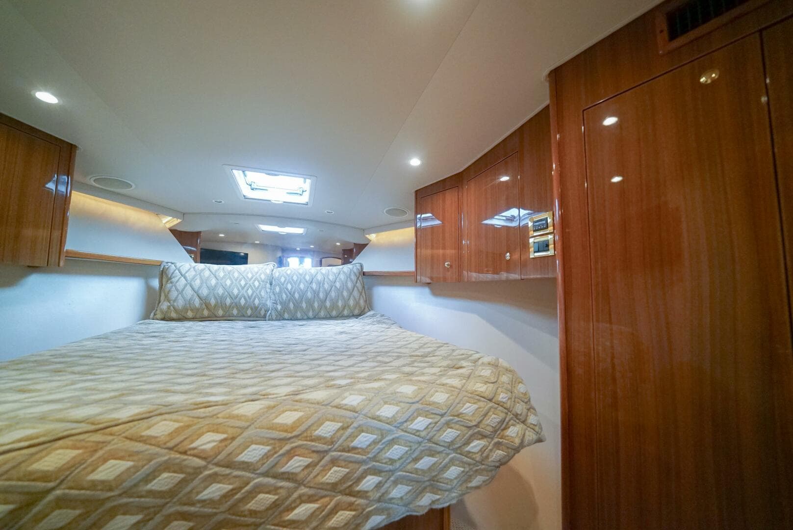 2007 Viking 45 Convertible — photo 12