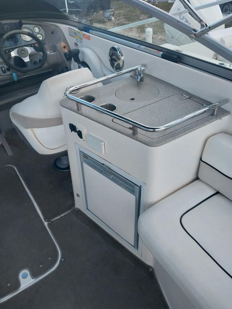 2009 Rinker 296 — photo 7