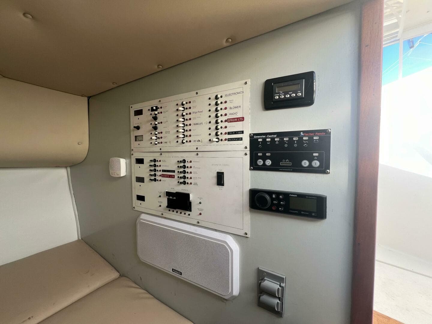 1998 Jersey Cape 36 Express — photo 10