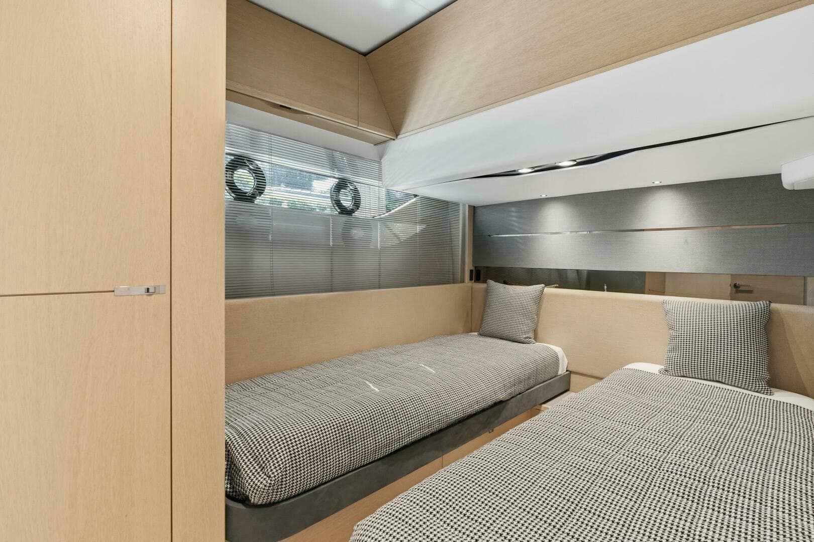 2018 Princess S60 — photo 17