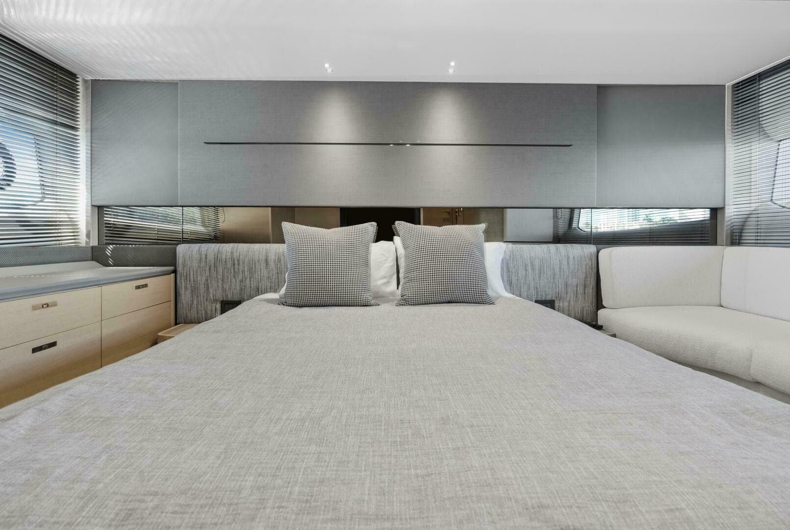 2018 Princess S60 — photo 19