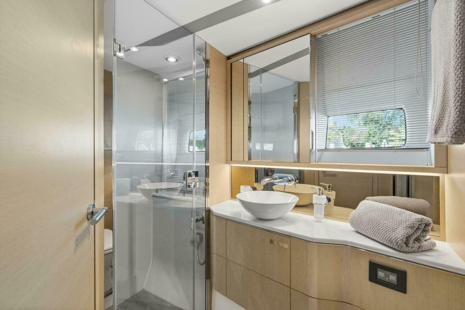 2018 Princess S60 — photo 16