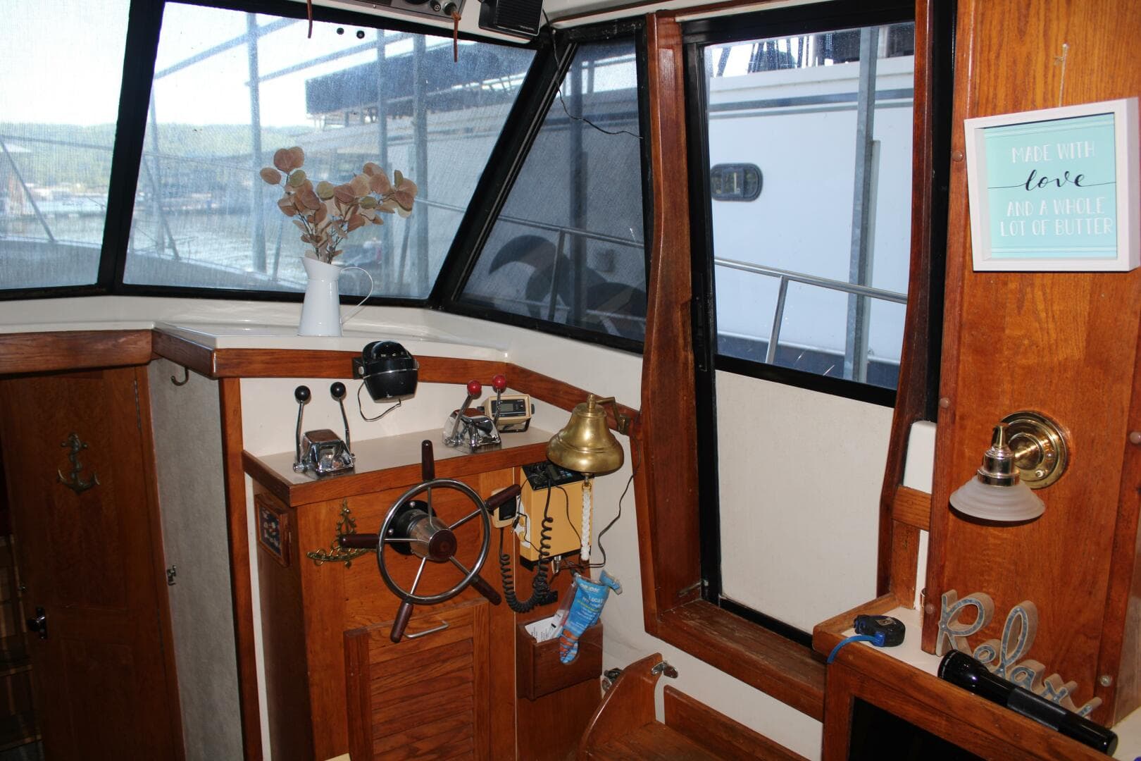 1986 Mainship 40 Double Cabin — photo 9
