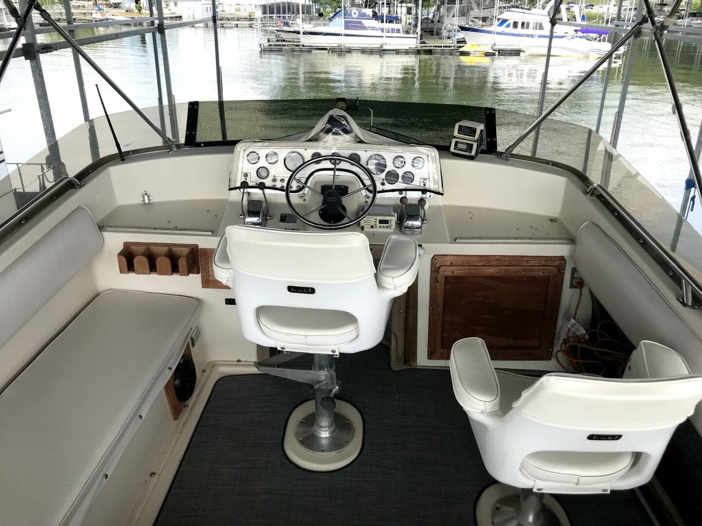 1986 Mainship 40 Double Cabin — photo 5