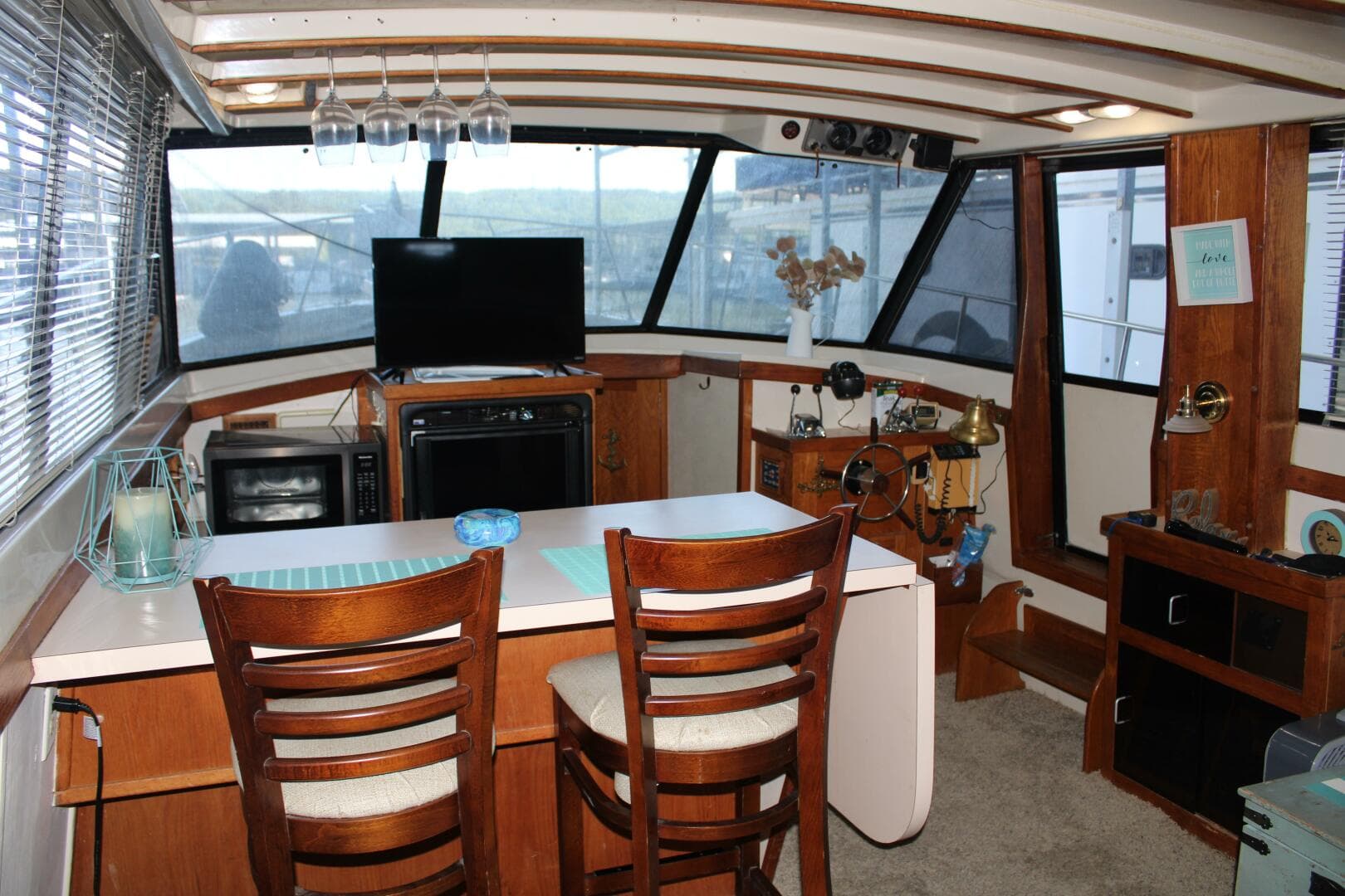 1986 Mainship 40 Double Cabin — photo 8